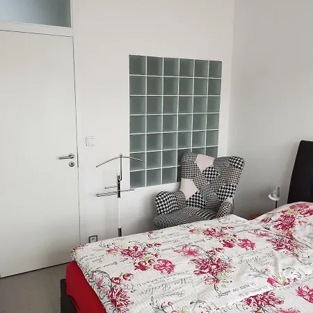 Апартаменты 124/1 *