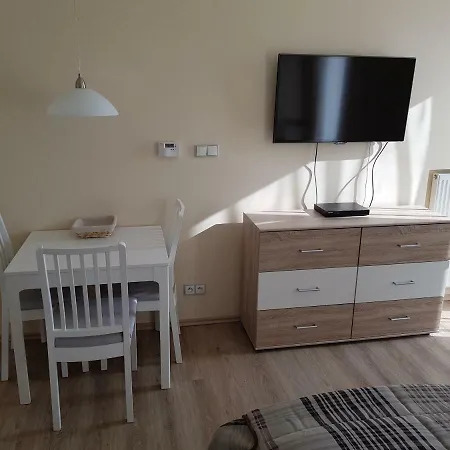 120/3 Apartment *